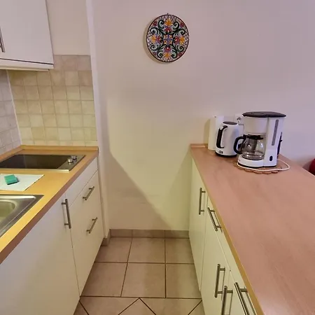 Laura - 42-02 아파트 *